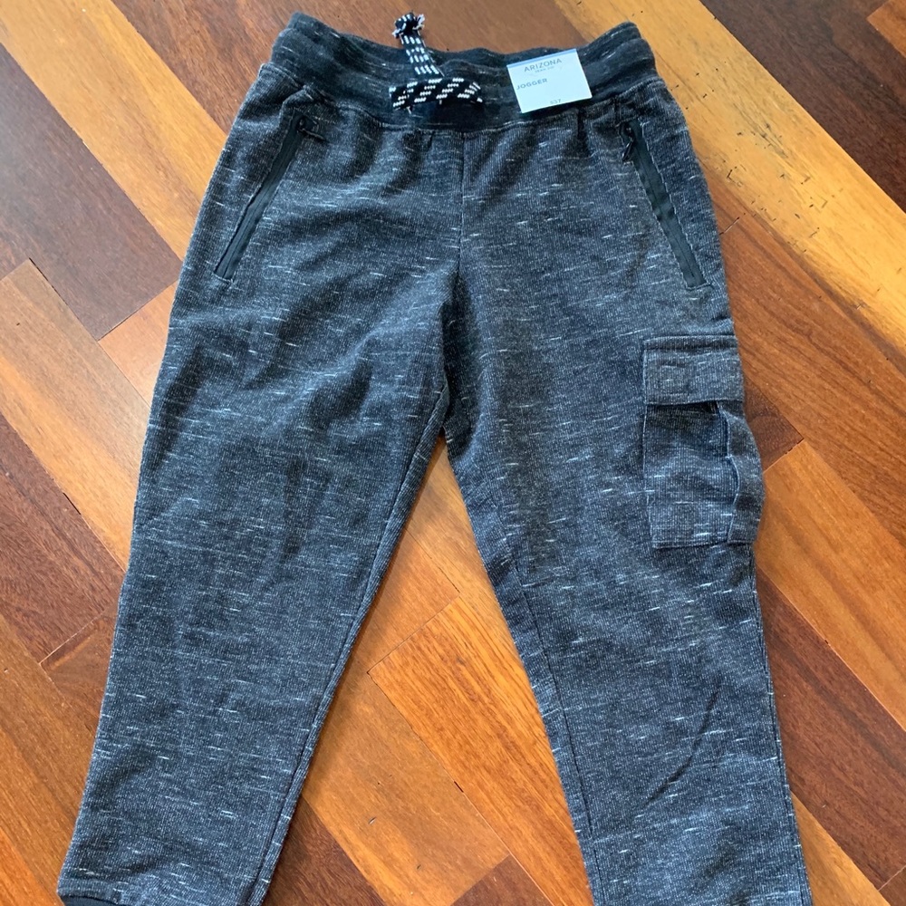 Boys joggers  pants NWT Sz 6/7